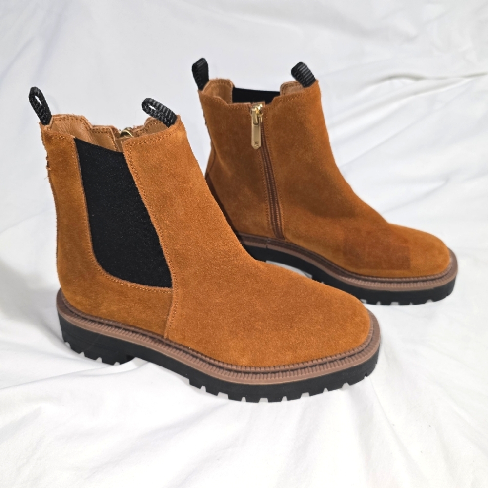 Laguna Chelsea Genuine Brown Leather Boot with Lugg soles. Size 3 Little Kid